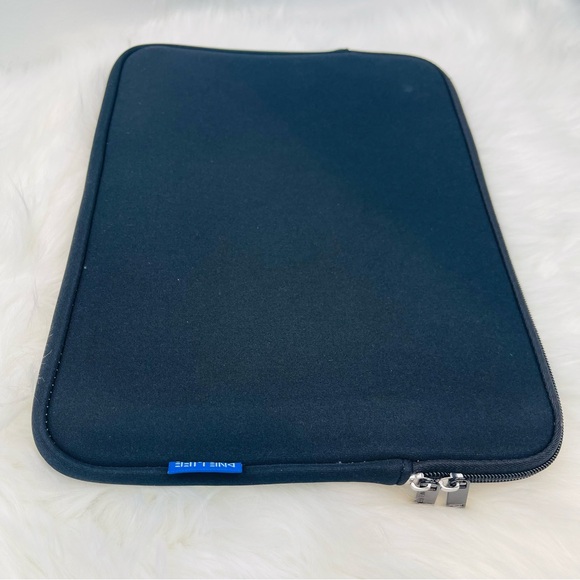 New 13 Inch Waterproof Neoprene Water Resistent Laptop Sleeve - Picture 8 of 10